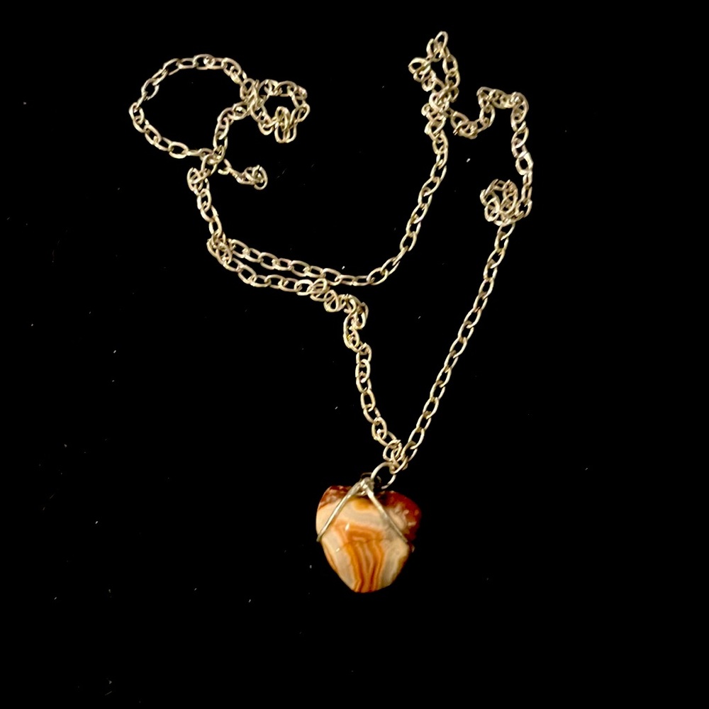 Rocking your neck- agate necklace- superior agate